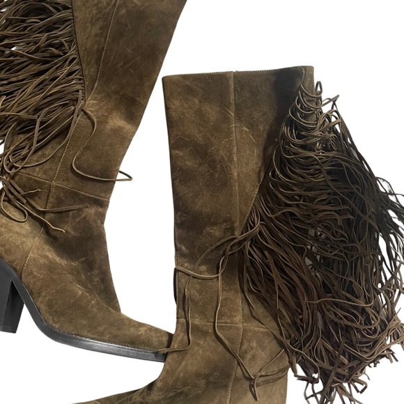 Crazy rare NWOB Jeffrey Campbell cattle Boot in 🫒

So on trend for fall 2025!! - Picture 2 of 6